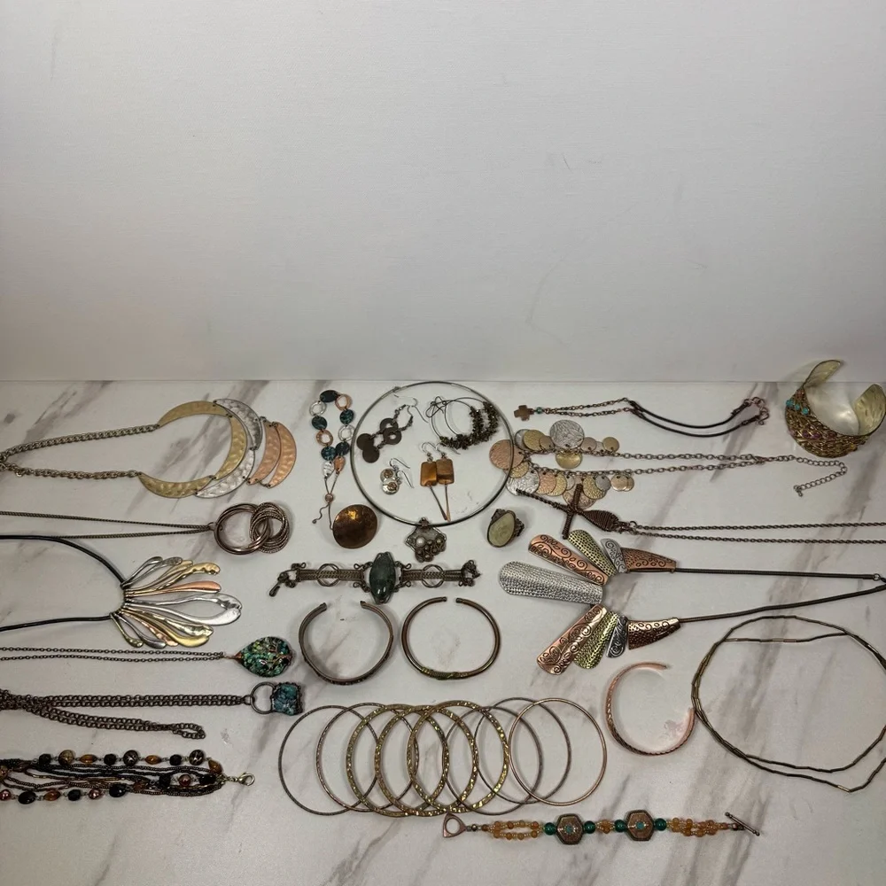 33 Piece COPPER JEWELRY BUNDLE Necklaces-Bracelets-Earrings-Rings Multi Tone - Picture 9 of 12
